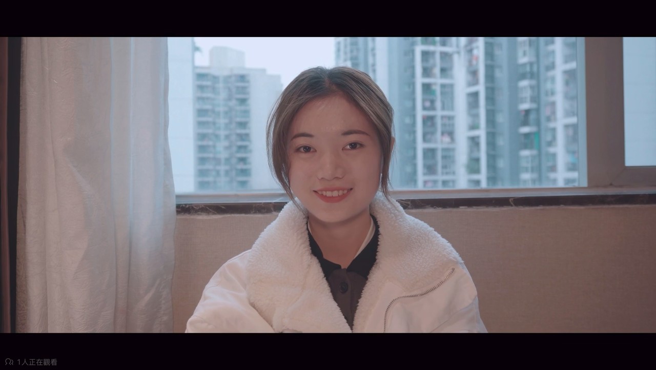 微电影《独白》封面：窗边的女孩与窗外的城市